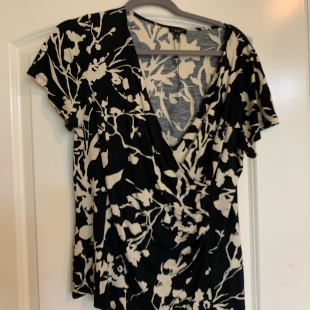 Cap sleeve black and cream top